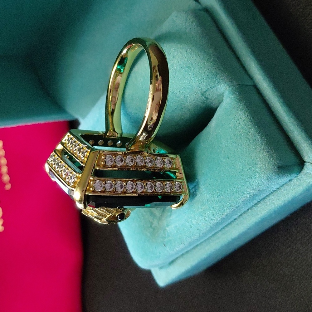 KURT GEIGER LONDON Elegant  Statement Ring Size9 - Picture 6 of 8